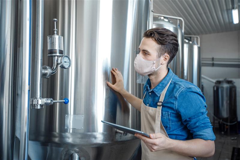 work-in-modern-brewery-at-covid-19-epidemic-2025-03-18-18-22-54-utc